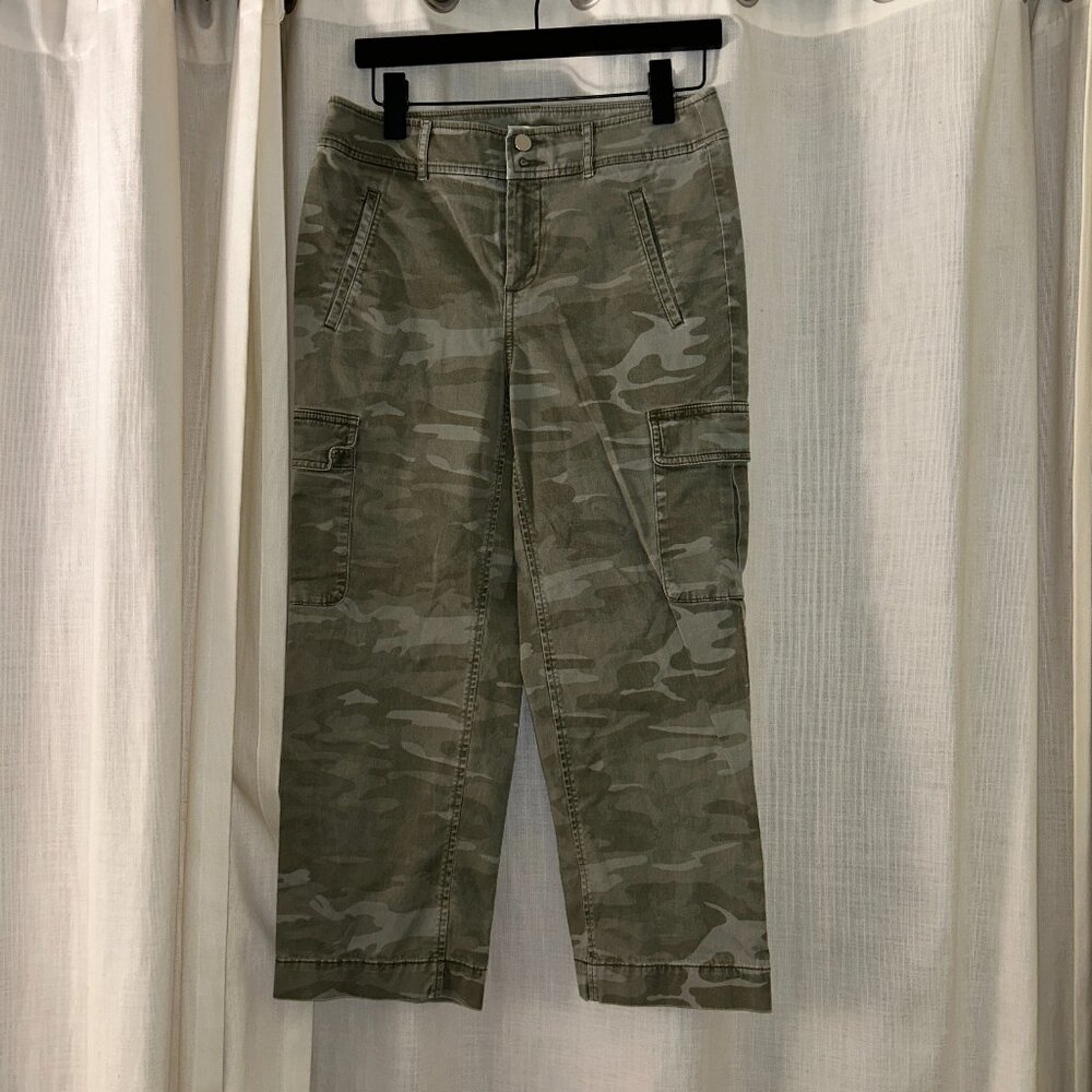 LOFT Camo Utility Cargo Pants – Size 8P